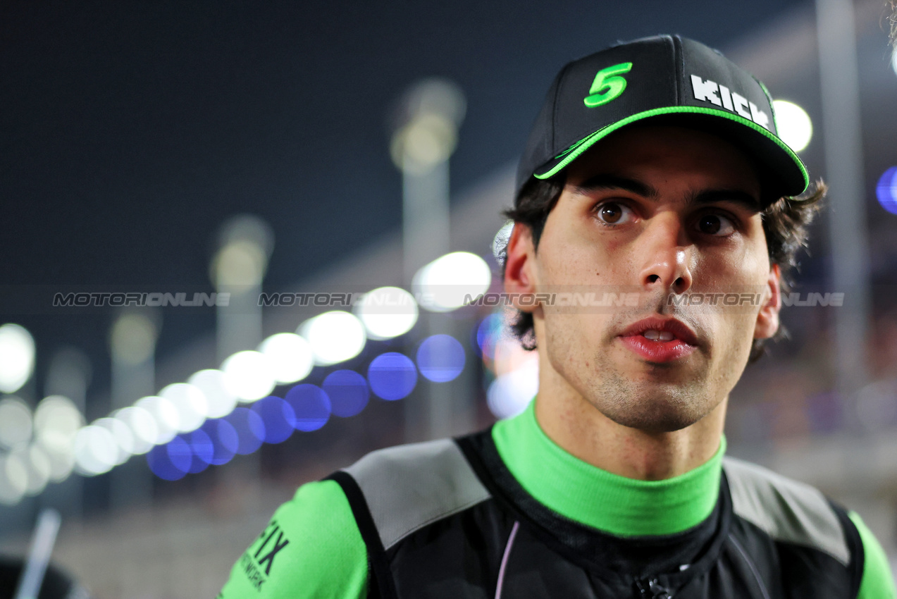 GP QATAR, Gabriel Bortoleto (BRA) Sauber on the grid.
30.11.2025. Formula 1 World Championship, Rd 23, Qatar Grand Prix, Doha, Qatar, Gara Day.
- www.xpbimages.com, EMail: requests@xpbimages.com © Copyright: Charniaux / XPB Images