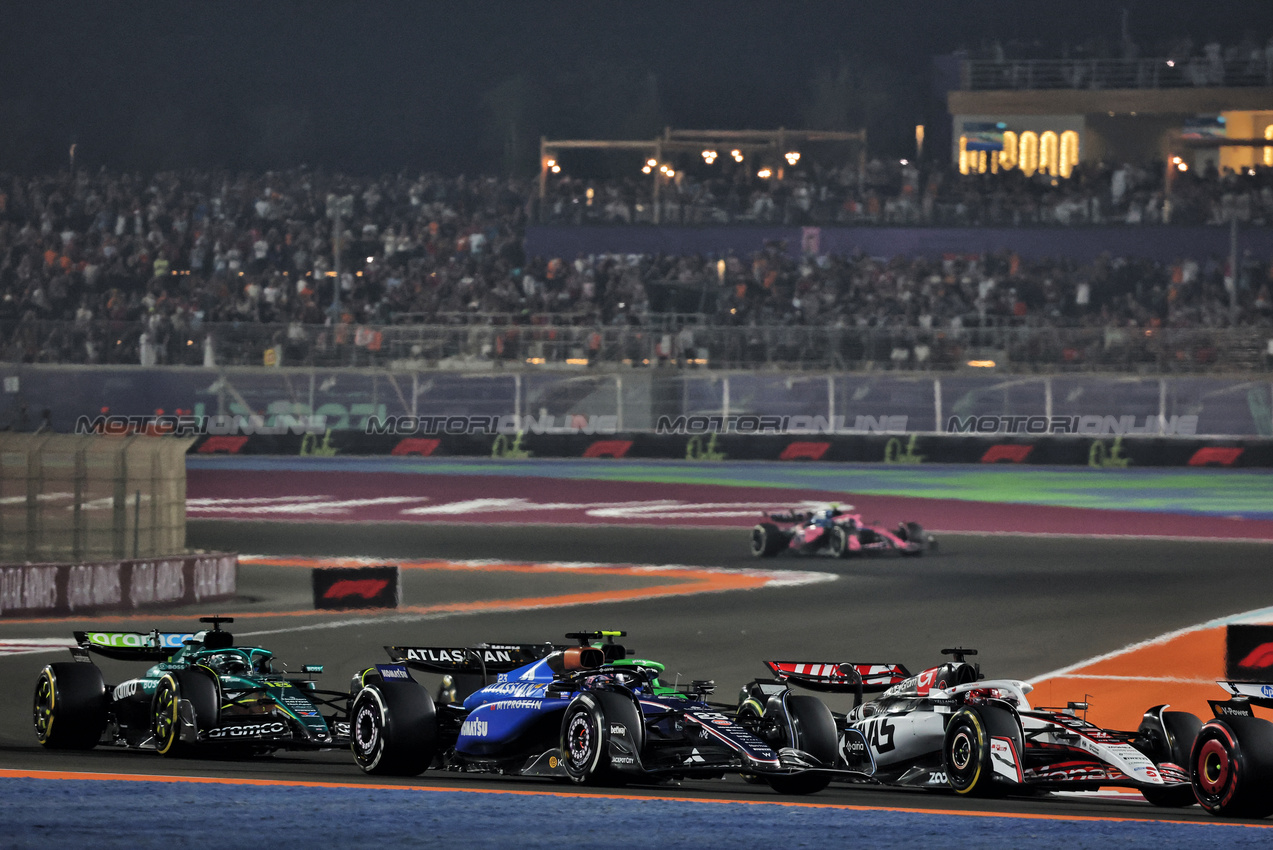 GP QATAR, Alexander Albon (THA) Atlassian Williams Racing FW47 at the partenza of the race.

30.11.2025. Formula 1 World Championship, Rd 23, Qatar Grand Prix, Doha, Qatar, Gara Day.

- www.xpbimages.com, EMail: requests@xpbimages.com © Copyright: Batchelor / XPB Images