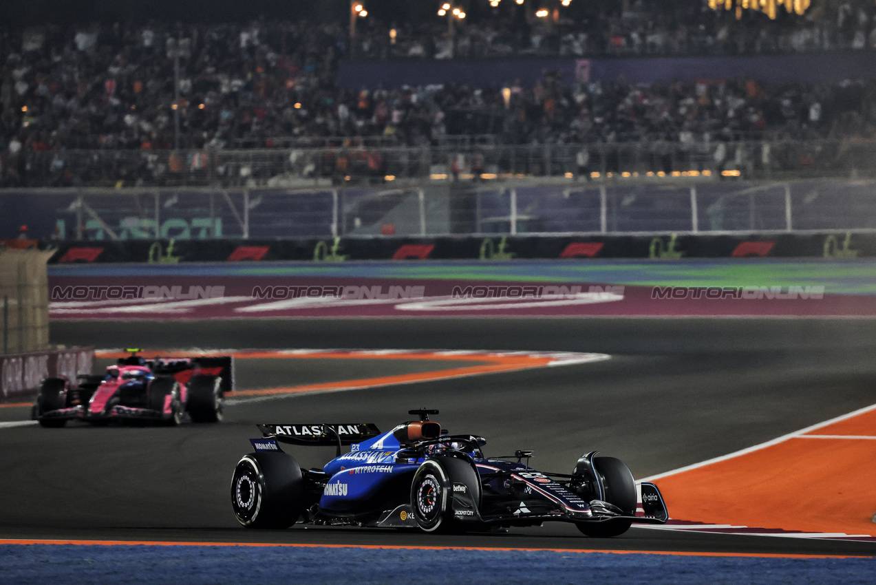 GP QATAR, Alexander Albon (THA) Atlassian Williams Racing FW47.
30.11.2025. Formula 1 World Championship, Rd 23, Qatar Grand Prix, Doha, Qatar, Gara Day.
- www.xpbimages.com, EMail: requests@xpbimages.com © Copyright: Batchelor / XPB Images