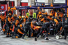GP QATAR, Oscar Piastri (AUS) McLaren MCL39 makes a pit stop.
30.11.2025. Formula 1 World Championship, Rd 23, Qatar Grand Prix, Doha, Qatar, Gara Day.
- www.xpbimages.com, EMail: requests@xpbimages.com © Copyright: Batchelor / XPB Images