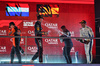 GP QATAR, The podium (L to R): Oscar Piastri (AUS) McLaren, second; Max Verstappen (NLD) Red Bull Racing, vincitore; Hannah Schmitz (GBR) Red Bull Racing Senior Strategy Engineer; Carlos Sainz (ESP) Atlassian Williams Racing, third.

30.11.2025. Formula 1 World Championship, Rd 23, Qatar Grand Prix, Doha, Qatar, Gara Day.

- www.xpbimages.com, EMail: requests@xpbimages.com © Copyright: Batchelor / XPB Images