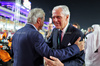 GP QATAR, (L to R): Carlos Sainz (ESP) with Marco Tronchetti Provera (ITA) Pirelli Chairman on the grid.
30.11.2025. Formula 1 World Championship, Rd 23, Qatar Grand Prix, Doha, Qatar, Gara Day.
- www.xpbimages.com, EMail: requests@xpbimages.com © Copyright: Moy / XPB Images