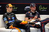 GP QATAR, (L to R): Oscar Piastri (AUS) McLaren e Max Verstappen (NLD) Red Bull Racing in the post race FIA Press Conference.

30.11.2025. Formula 1 World Championship, Rd 23, Qatar Grand Prix, Doha, Qatar, Gara Day.

- www.xpbimages.com, EMail: requests@xpbimages.com © Copyright: Moy / XPB Images