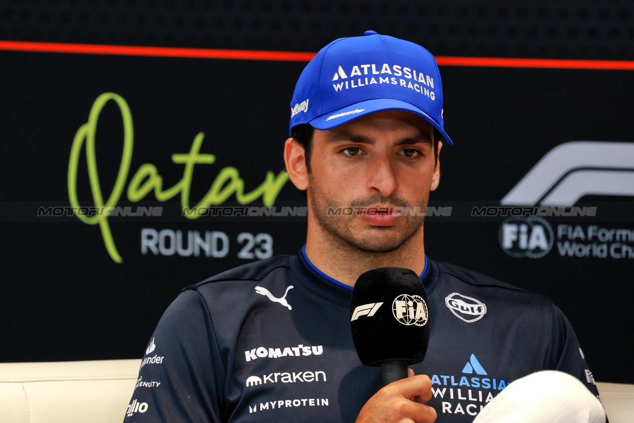 GP QATAR, Carlos Sainz (ESP) Atlassian Williams Racing in the FIA Press Conference.
27.11.2025. Formula 1 World Championship, Rd 23, Qatar Grand Prix, Doha, Qatar, Preparation Day.
- www.xpbimages.com, EMail: requests@xpbimages.com © Copyright: Moy / XPB Images