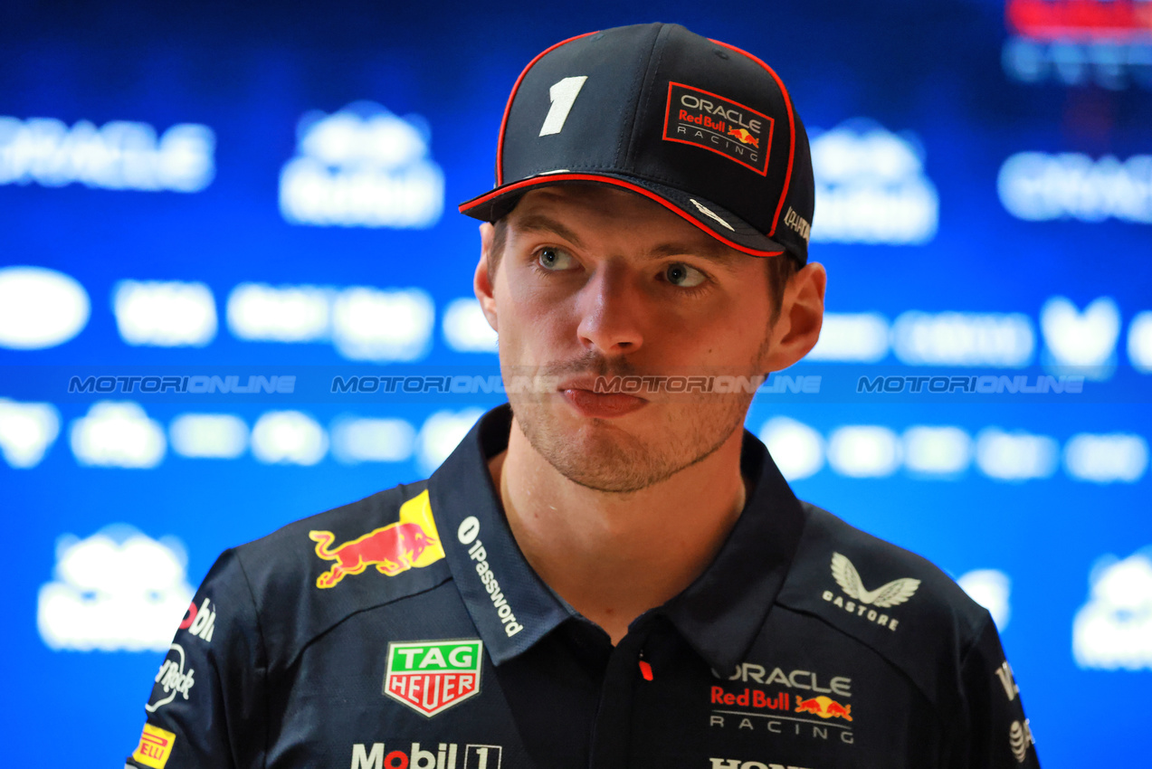 GP QATAR, Max Verstappen (NLD) Red Bull Racing.

27.11.2025. Formula 1 World Championship, Rd 23, Qatar Grand Prix, Doha, Qatar, Preparation Day.

- www.xpbimages.com, EMail: requests@xpbimages.com © Copyright: Moy / XPB Images
