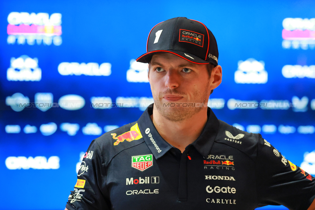 GP QATAR, Max Verstappen (NLD) Red Bull Racing.

27.11.2025. Formula 1 World Championship, Rd 23, Qatar Grand Prix, Doha, Qatar, Preparation Day.

- www.xpbimages.com, EMail: requests@xpbimages.com © Copyright: Moy / XPB Images