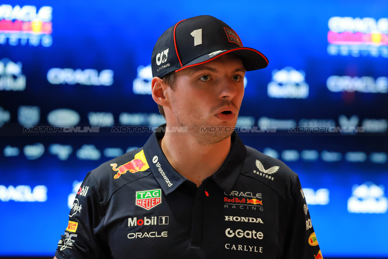 GP QATAR, Max Verstappen (NLD) Red Bull Racing.

27.11.2025. Formula 1 World Championship, Rd 23, Qatar Grand Prix, Doha, Qatar, Preparation Day.

- www.xpbimages.com, EMail: requests@xpbimages.com © Copyright: Moy / XPB Images