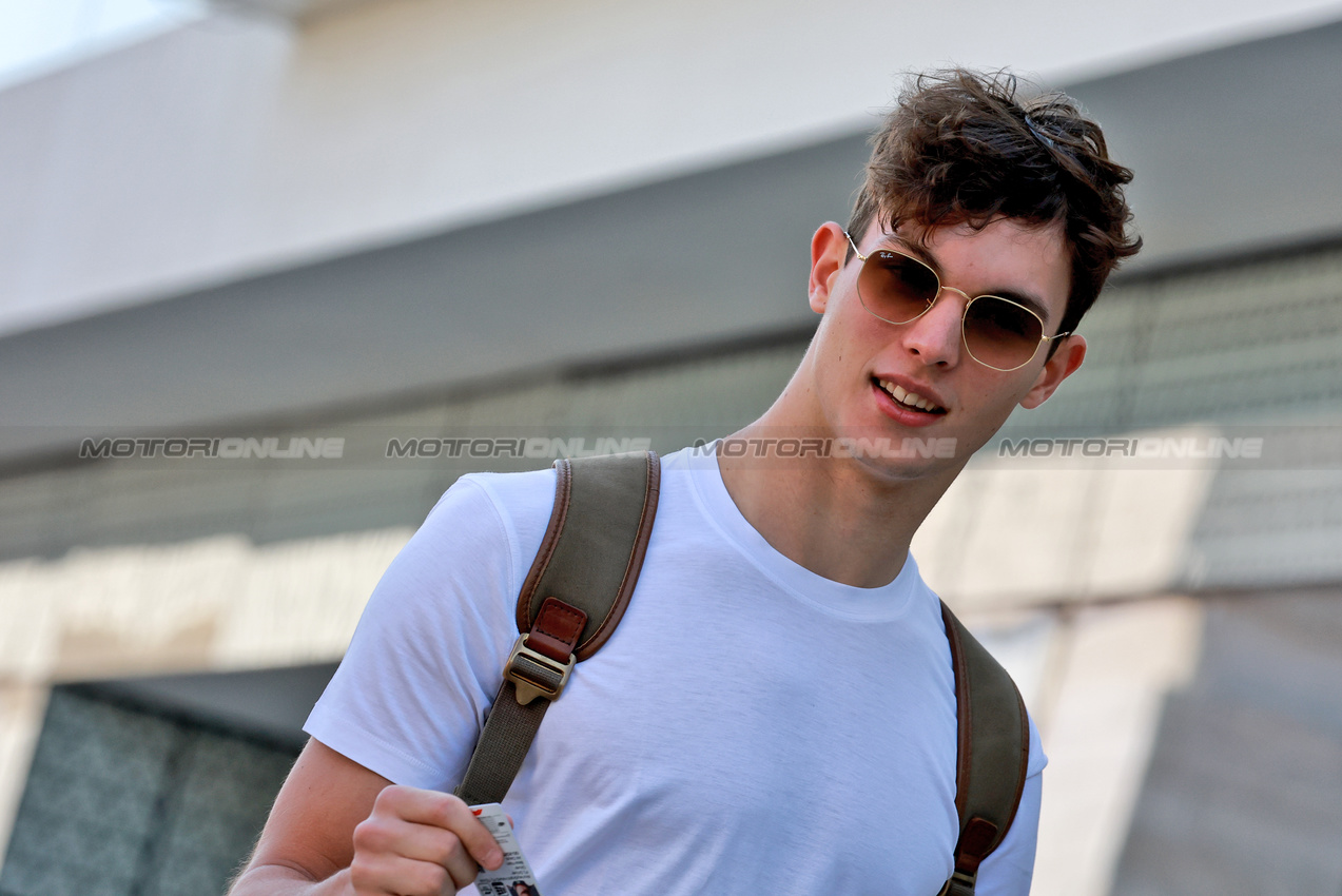 GP QATAR, Oliver Bearman (GBR) Haas F1 Team.
27.11.2025. Formula 1 World Championship, Rd 23, Qatar Grand Prix, Doha, Qatar, Preparation Day.
- www.xpbimages.com, EMail: requests@xpbimages.com © Copyright: Moy / XPB Images