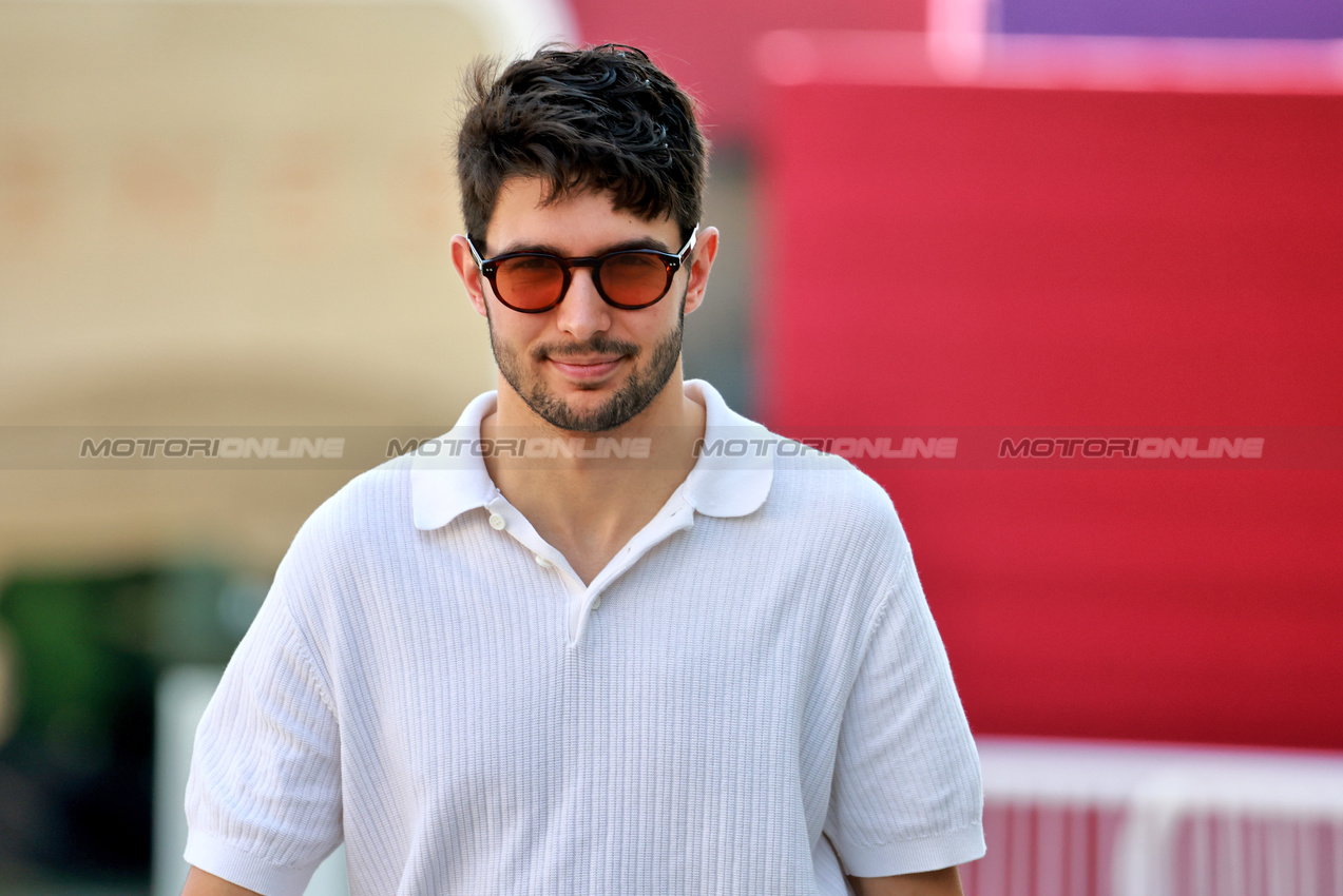 GP QATAR, Esteban Ocon (FRA) Haas F1 Team.

27.11.2025. Formula 1 World Championship, Rd 23, Qatar Grand Prix, Doha, Qatar, Preparation Day.

- www.xpbimages.com, EMail: requests@xpbimages.com © Copyright: Moy / XPB Images