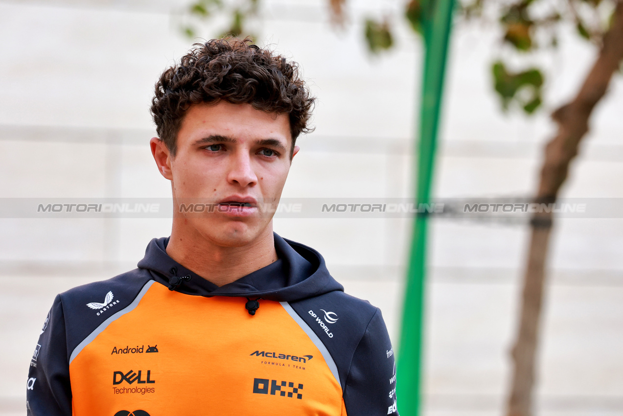 GP QATAR, Lando Norris (GBR) McLaren.

27.11.2025. Formula 1 World Championship, Rd 23, Qatar Grand Prix, Doha, Qatar, Preparation Day.

- www.xpbimages.com, EMail: requests@xpbimages.com © Copyright: Moy / XPB Images