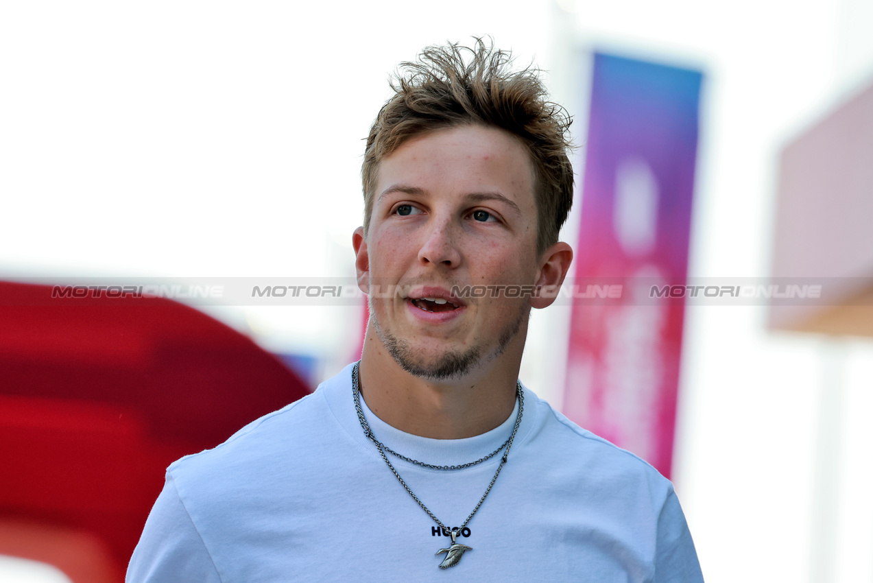 GP QATAR, Liam Lawson (NZL) Racing Bulls.

27.11.2025. Formula 1 World Championship, Rd 23, Qatar Grand Prix, Doha, Qatar, Preparation Day.

- www.xpbimages.com, EMail: requests@xpbimages.com © Copyright: Moy / XPB Images