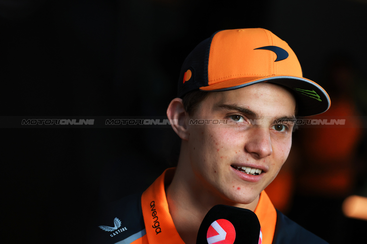 GP QATAR, Oscar Piastri (AUS) McLaren.

27.11.2025. Formula 1 World Championship, Rd 23, Qatar Grand Prix, Doha, Qatar, Preparation Day.

- www.xpbimages.com, EMail: requests@xpbimages.com © Copyright: Moy / XPB Images