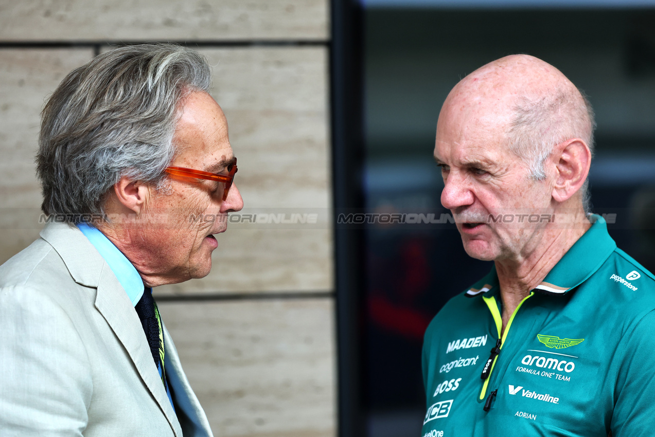 GP QATAR, (L to R):  Charles Gordon-Lennox, Duke of Richmond (GBR) with Adrian Newey (GBR) Aston Martin F1 Team Managing Technical Partner.

29.11.2025. Formula 1 World Championship, Rd 23, Qatar Grand Prix, Doha, Qatar, Sprint e Qualifiche Day.

- www.xpbimages.com, EMail: requests@xpbimages.com © Copyright: Batchelor / XPB Images