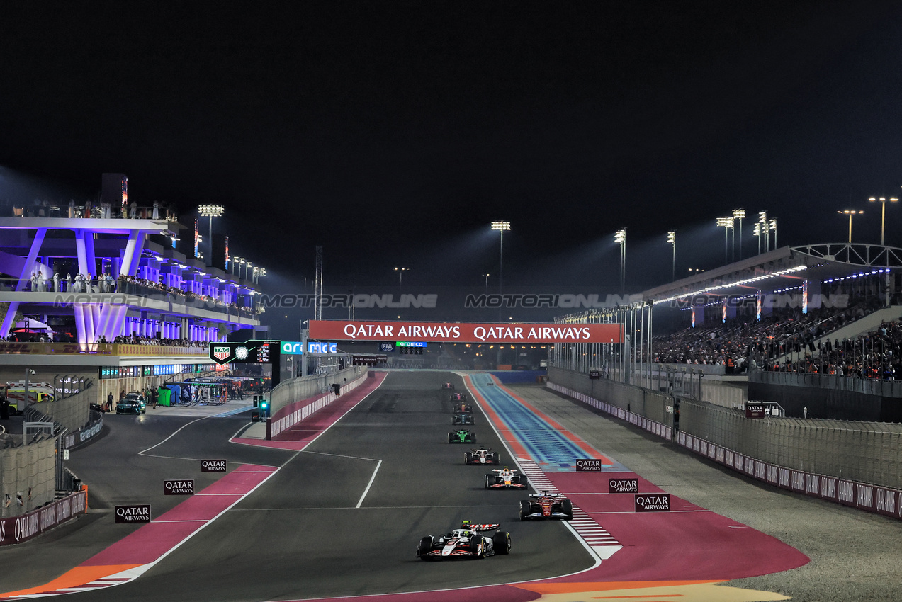 GP QATAR, Oliver Bearman (GBR) Haas VF-25.

29.11.2025. Formula 1 World Championship, Rd 23, Qatar Grand Prix, Doha, Qatar, Sprint e Qualifiche Day.

- www.xpbimages.com, EMail: requests@xpbimages.com © Copyright: Moy / XPB Images