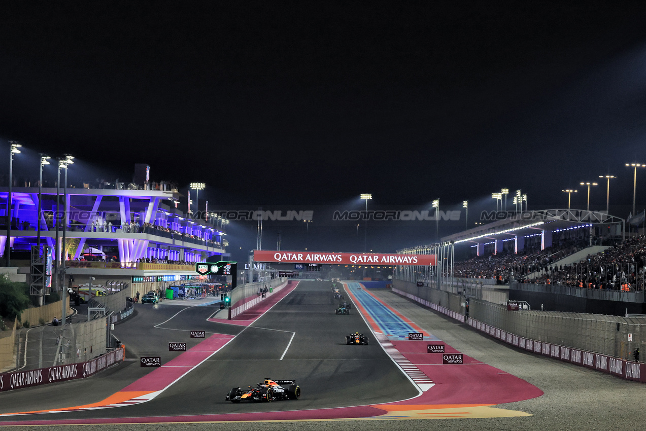 GP QATAR, Max Verstappen (NLD) Red Bull Racing RB21.

29.11.2025. Formula 1 World Championship, Rd 23, Qatar Grand Prix, Doha, Qatar, Sprint e Qualifiche Day.

- www.xpbimages.com, EMail: requests@xpbimages.com © Copyright: Moy / XPB Images