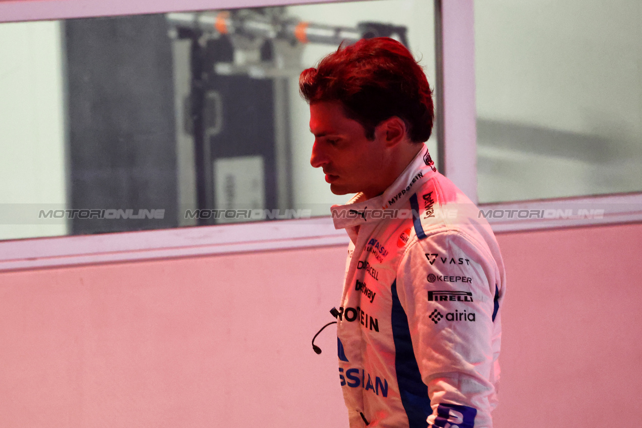 GP QATAR, Carlos Sainz (ESP) Atlassian Williams Racing in Sprint parc ferme.
29.11.2025. Formula 1 World Championship, Rd 23, Qatar Grand Prix, Doha, Qatar, Sprint e Qualifiche Day.
- www.xpbimages.com, EMail: requests@xpbimages.com © Copyright: Batchelor / XPB Images