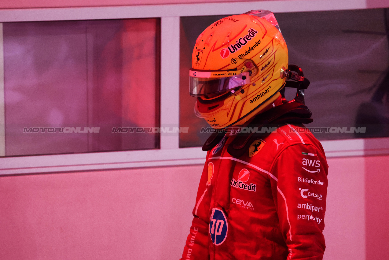 GP QATAR, Lewis Hamilton (GBR) Ferrari in Sprint parc ferme.

29.11.2025. Formula 1 World Championship, Rd 23, Qatar Grand Prix, Doha, Qatar, Sprint e Qualifiche Day.

- www.xpbimages.com, EMail: requests@xpbimages.com © Copyright: Batchelor / XPB Images