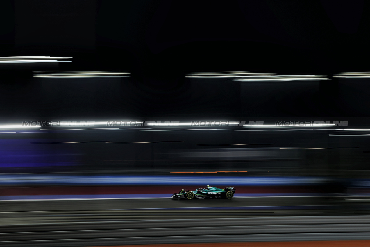 GP QATAR, Fernando Alonso (ESP) Aston Martin F1 Team AMR25.
29.11.2025. Formula 1 World Championship, Rd 23, Qatar Grand Prix, Doha, Qatar, Sprint e Qualifiche Day.
- www.xpbimages.com, EMail: requests@xpbimages.com © Copyright: Charniaux / XPB Images