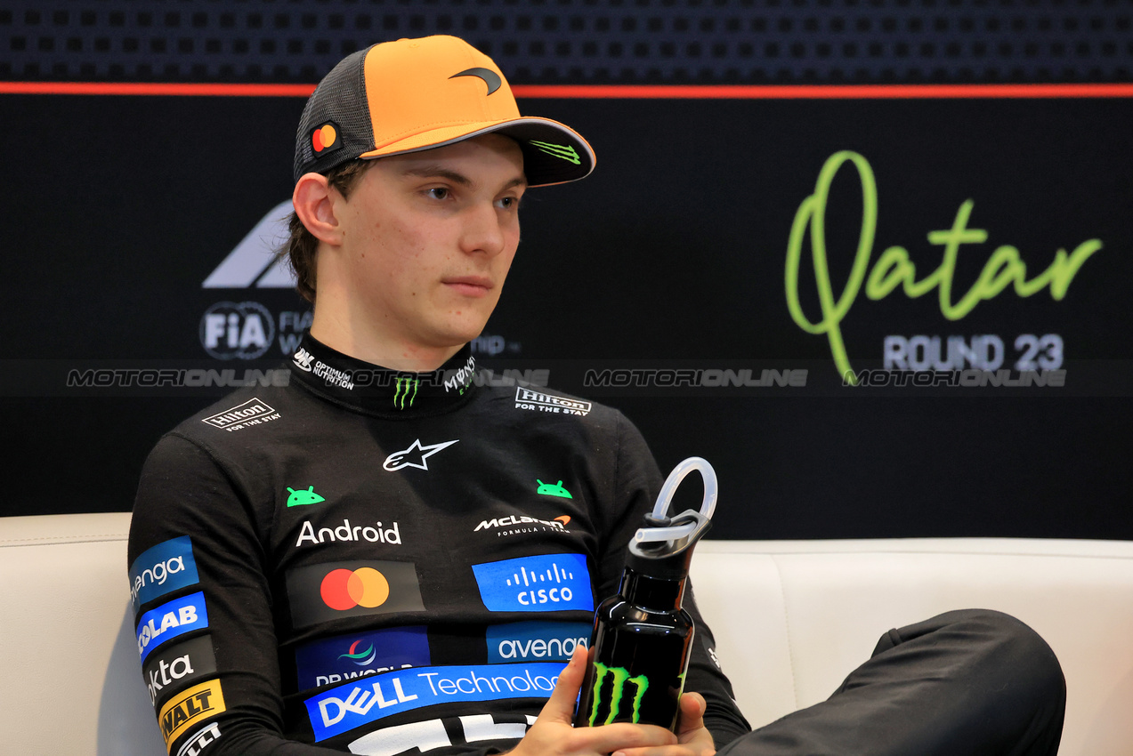 GP QATAR, Oscar Piastri (AUS) McLaren in the post Sprint FIA Press Conference.

29.11.2025. Formula 1 World Championship, Rd 23, Qatar Grand Prix, Doha, Qatar, Sprint e Qualifiche Day.

- www.xpbimages.com, EMail: requests@xpbimages.com © Copyright: Moy / XPB Images