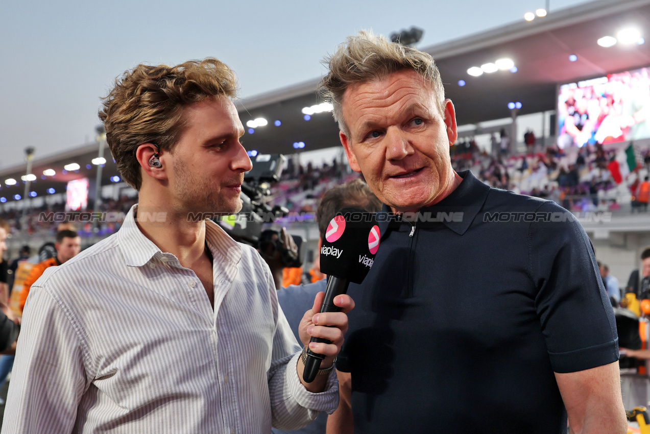 GP QATAR, Gordon Ramsay (GBR) Celebrity Chef with Viaplay on the grid.

29.11.2025. Formula 1 World Championship, Rd 23, Qatar Grand Prix, Doha, Qatar, Sprint e Qualifiche Day.

- www.xpbimages.com, EMail: requests@xpbimages.com © Copyright: Moy / XPB Images