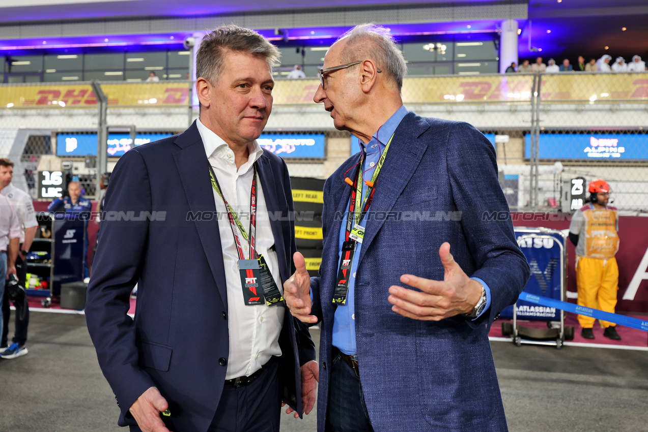 GP QATAR, Gernot Dollner (GER) Audi Chief Executive Officer (Left) on the grid.

29.11.2025. Formula 1 World Championship, Rd 23, Qatar Grand Prix, Doha, Qatar, Sprint e Qualifiche Day.

- www.xpbimages.com, EMail: requests@xpbimages.com © Copyright: Moy / XPB Images