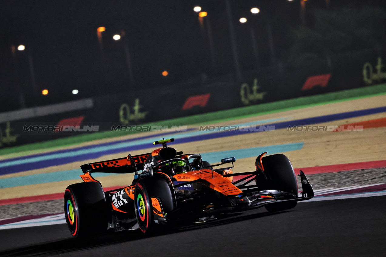 GP QATAR, Lando Norris (GBR) McLaren MCL39.

29.11.2025. Formula 1 World Championship, Rd 23, Qatar Grand Prix, Doha, Qatar, Sprint e Qualifiche Day.

- www.xpbimages.com, EMail: requests@xpbimages.com © Copyright: Charniaux / XPB Images