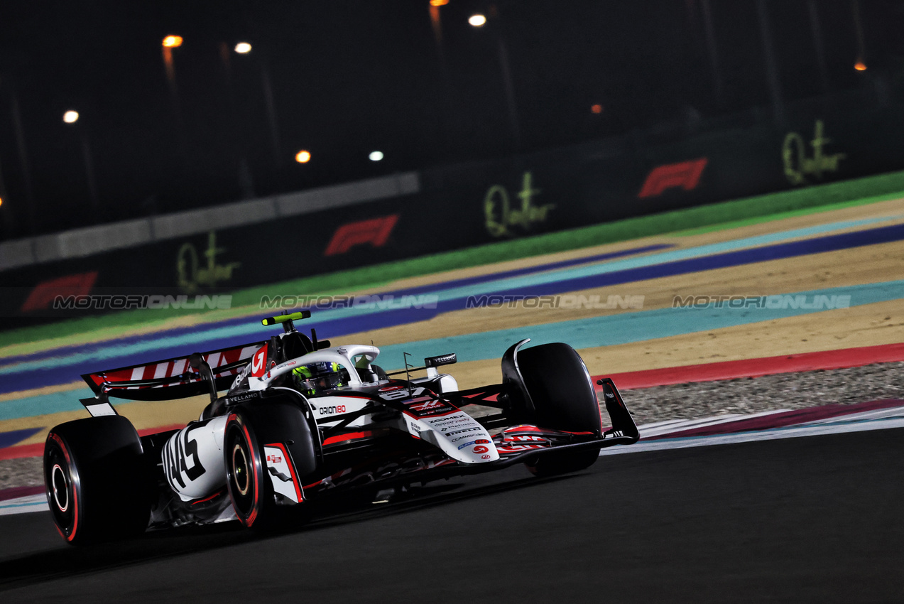 GP QATAR, Oliver Bearman (GBR) Haas VF-25.

29.11.2025. Formula 1 World Championship, Rd 23, Qatar Grand Prix, Doha, Qatar, Sprint e Qualifiche Day.

- www.xpbimages.com, EMail: requests@xpbimages.com © Copyright: Charniaux / XPB Images