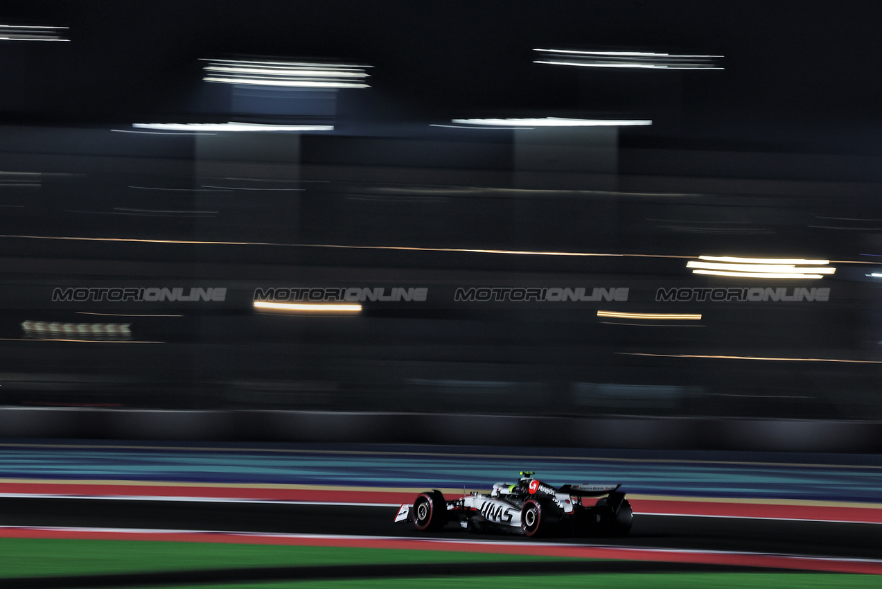 GP QATAR, Oliver Bearman (GBR) Haas VF-25.

29.11.2025. Formula 1 World Championship, Rd 23, Qatar Grand Prix, Doha, Qatar, Sprint e Qualifiche Day.

- www.xpbimages.com, EMail: requests@xpbimages.com © Copyright: Charniaux / XPB Images