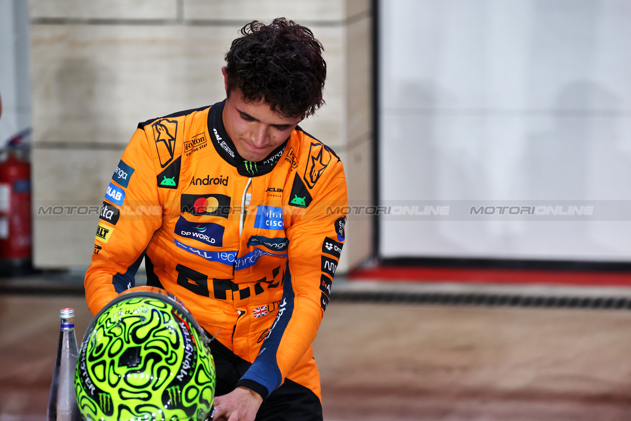 GP QATAR, Lando Norris (GBR) McLaren in qualifying parc ferme.

29.11.2025. Formula 1 World Championship, Rd 23, Qatar Grand Prix, Doha, Qatar, Sprint e Qualifiche Day.

- www.xpbimages.com, EMail: requests@xpbimages.com © Copyright: Batchelor / XPB Images