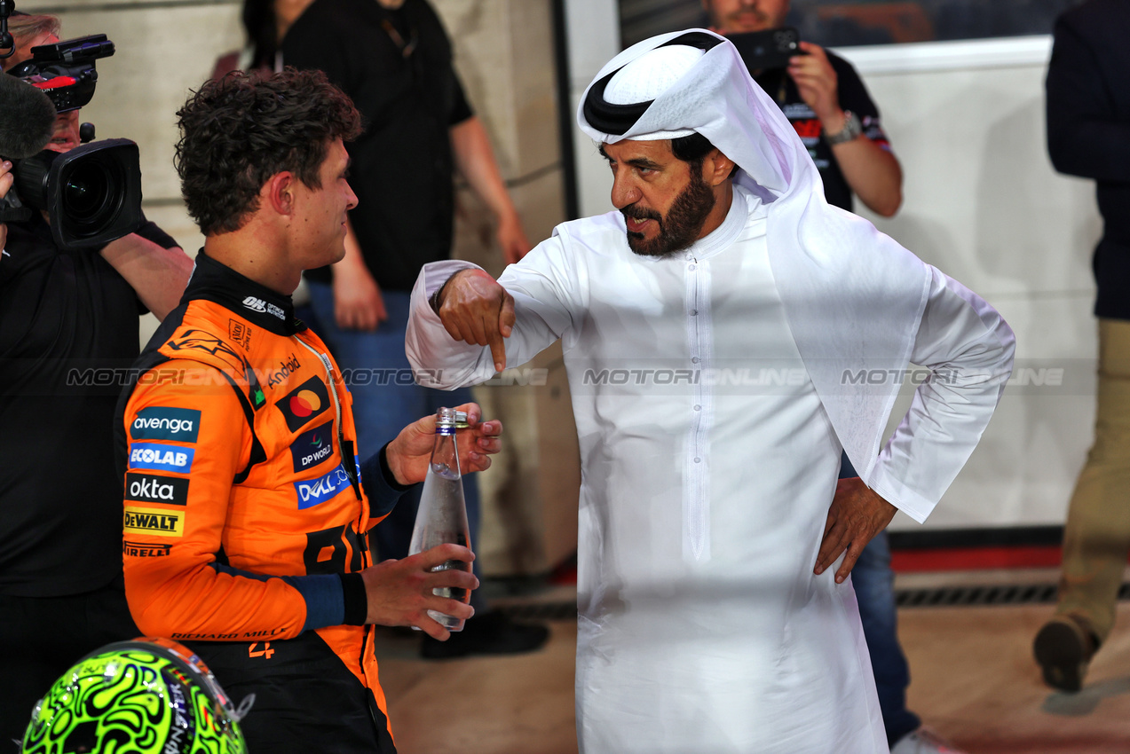 GP QATAR, (L to R): Lando Norris (GBR) McLaren in qualifying parc ferme with Mohammed Bin Sulayem (UAE) FIA President.

29.11.2025. Formula 1 World Championship, Rd 23, Qatar Grand Prix, Doha, Qatar, Sprint e Qualifiche Day.

- www.xpbimages.com, EMail: requests@xpbimages.com © Copyright: Batchelor / XPB Images