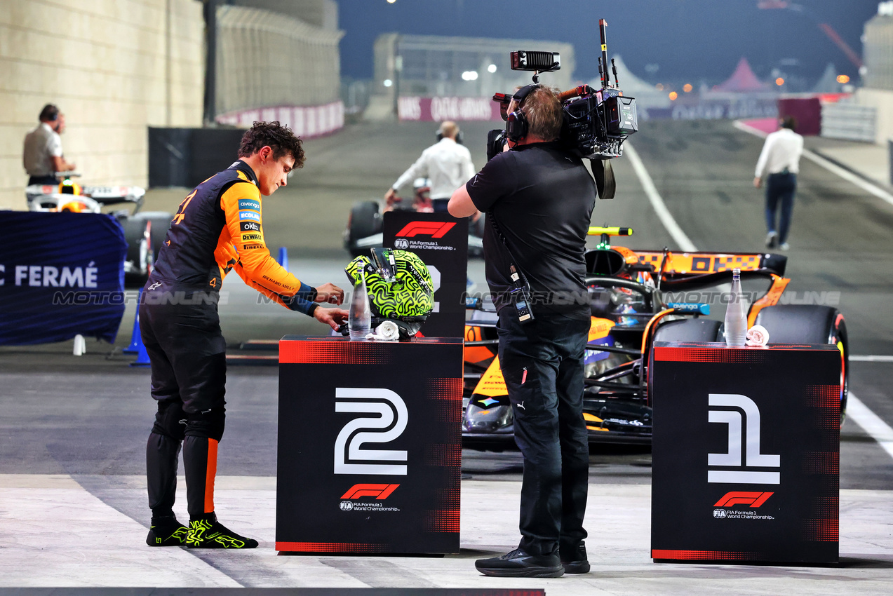 GP QATAR, Lando Norris (GBR) McLaren MCL39 in qualifying parc ferme.

29.11.2025. Formula 1 World Championship, Rd 23, Qatar Grand Prix, Doha, Qatar, Sprint e Qualifiche Day.

- www.xpbimages.com, EMail: requests@xpbimages.com © Copyright: Charniaux / XPB Images