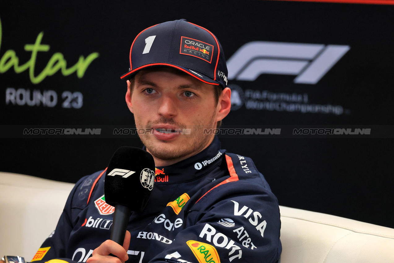 GP QATAR, Max Verstappen (NLD) Red Bull Racing in the post qualifying FIA Press Conference.

29.11.2025. Formula 1 World Championship, Rd 23, Qatar Grand Prix, Doha, Qatar, Sprint e Qualifiche Day.

- www.xpbimages.com, EMail: requests@xpbimages.com © Copyright: Moy / XPB Images