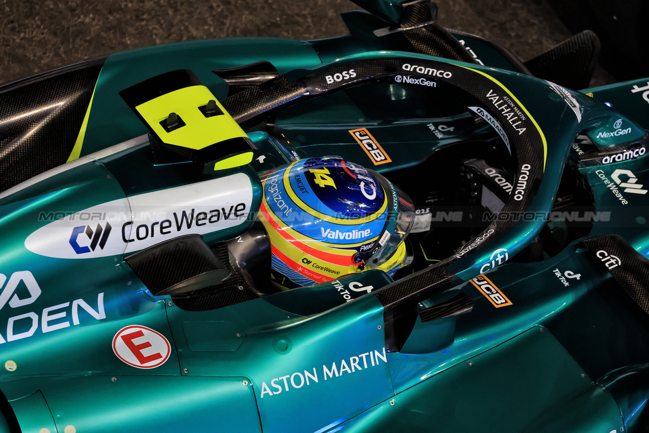 GP QATAR, Fernando Alonso (ESP) Aston Martin F1 Team AMR25.

29.11.2025. Formula 1 World Championship, Rd 23, Qatar Grand Prix, Doha, Qatar, Sprint e Qualifiche Day.

- www.xpbimages.com, EMail: requests@xpbimages.com © Copyright: Moy / XPB Images