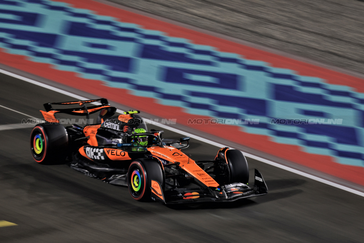 GP QATAR, Lando Norris (GBR) McLaren MCL39.
29.11.2025. Formula 1 World Championship, Rd 23, Qatar Grand Prix, Doha, Qatar, Sprint e Qualifiche Day.
- www.xpbimages.com, EMail: requests@xpbimages.com © Copyright: Moy / XPB Images
