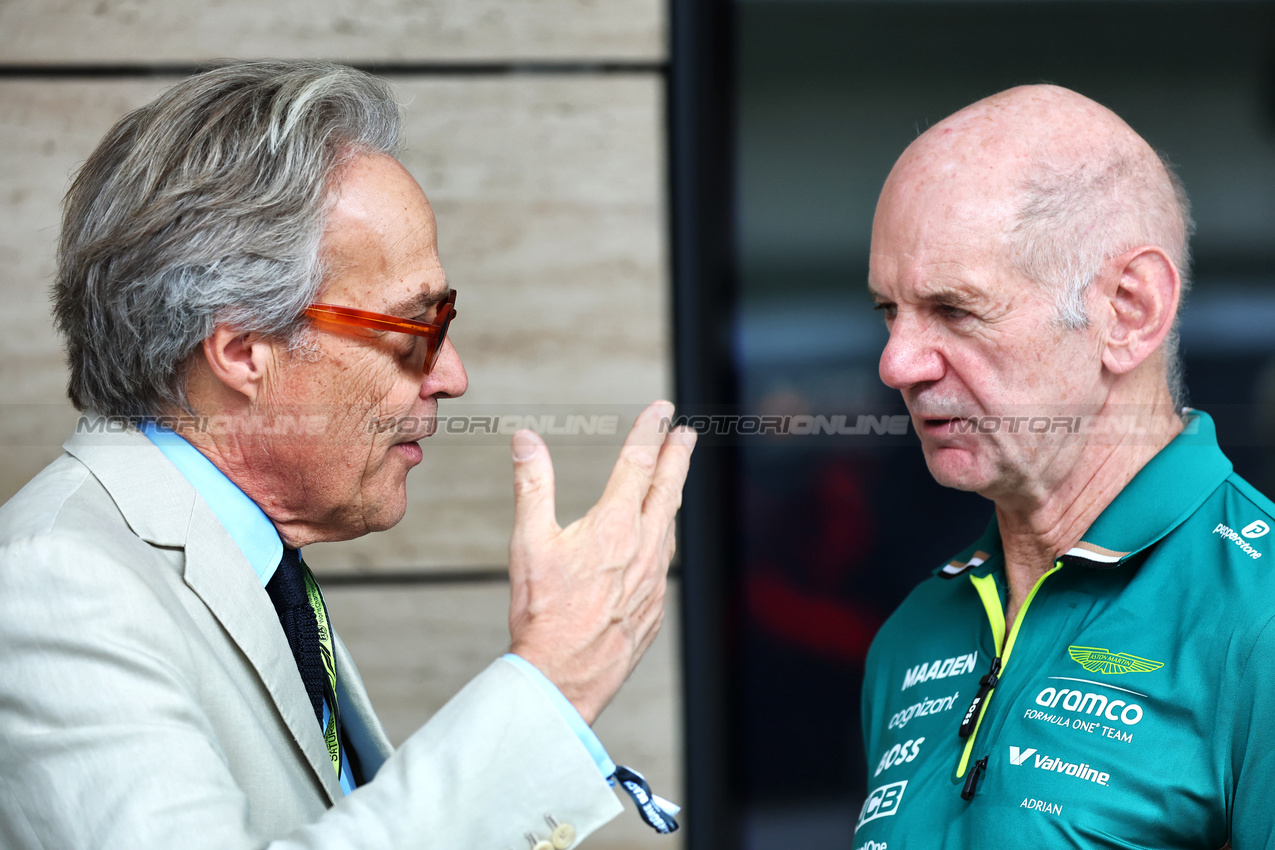 GP QATAR, (L to R): Charles Gordon-Lennox, Duke of Richmond (GBR) with Adrian Newey (GBR) Aston Martin F1 Team Managing Technical Partner.
29.11.2025. Formula 1 World Championship, Rd 23, Qatar Grand Prix, Doha, Qatar, Sprint e Qualifiche Day.
- www.xpbimages.com, EMail: requests@xpbimages.com © Copyright: Batchelor / XPB Images