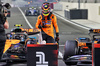 GP QATAR, Oscar Piastri (AUS) McLaren celebrates his pole position in qualifying parc ferme.

29.11.2025. Formula 1 World Championship, Rd 23, Qatar Grand Prix, Doha, Qatar, Sprint e Qualifiche Day.

- www.xpbimages.com, EMail: requests@xpbimages.com © Copyright: Charniaux / XPB Images