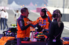 GP QATAR, (L to R): Zak Brown (USA) McLaren Executive Director celebrates with pole sitter Oscar Piastri (AUS) McLaren in qualifying parc ferme.

29.11.2025. Formula 1 World Championship, Rd 23, Qatar Grand Prix, Doha, Qatar, Sprint e Qualifiche Day.

- www.xpbimages.com, EMail: requests@xpbimages.com © Copyright: Charniaux / XPB Images