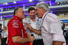 GP QATAR, (L to R): Frederic Vasseur (FRA) Ferrari Team Principal with James Vowles (GBR) Atlassian Williams Racing Team Principal e Carlos Sainz (ESP) on the grid.
29.11.2025. Formula 1 World Championship, Rd 23, Qatar Grand Prix, Doha, Qatar, Sprint e Qualifiche Day.
- www.xpbimages.com, EMail: requests@xpbimages.com © Copyright: Batchelor / XPB Images
