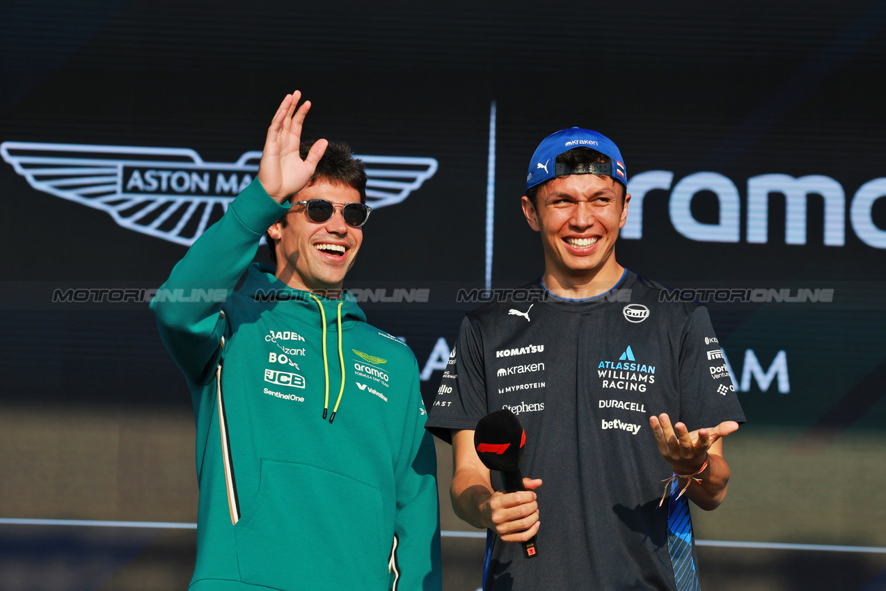 GP QATAR, (L to R): Lance Stroll (CDN) Aston Martin F1 Team e Alexander Albon (THA) Atlassian Williams Racing on the FanZone Stage.

28.11.2025 Formula 1 World Championship, Rd 23, Qatar Grand Prix, Doha, Qatar, Sprint Qualifiche Day.

- www.xpbimages.com, EMail: requests@xpbimages.com © Copyright: Moy / XPB Images