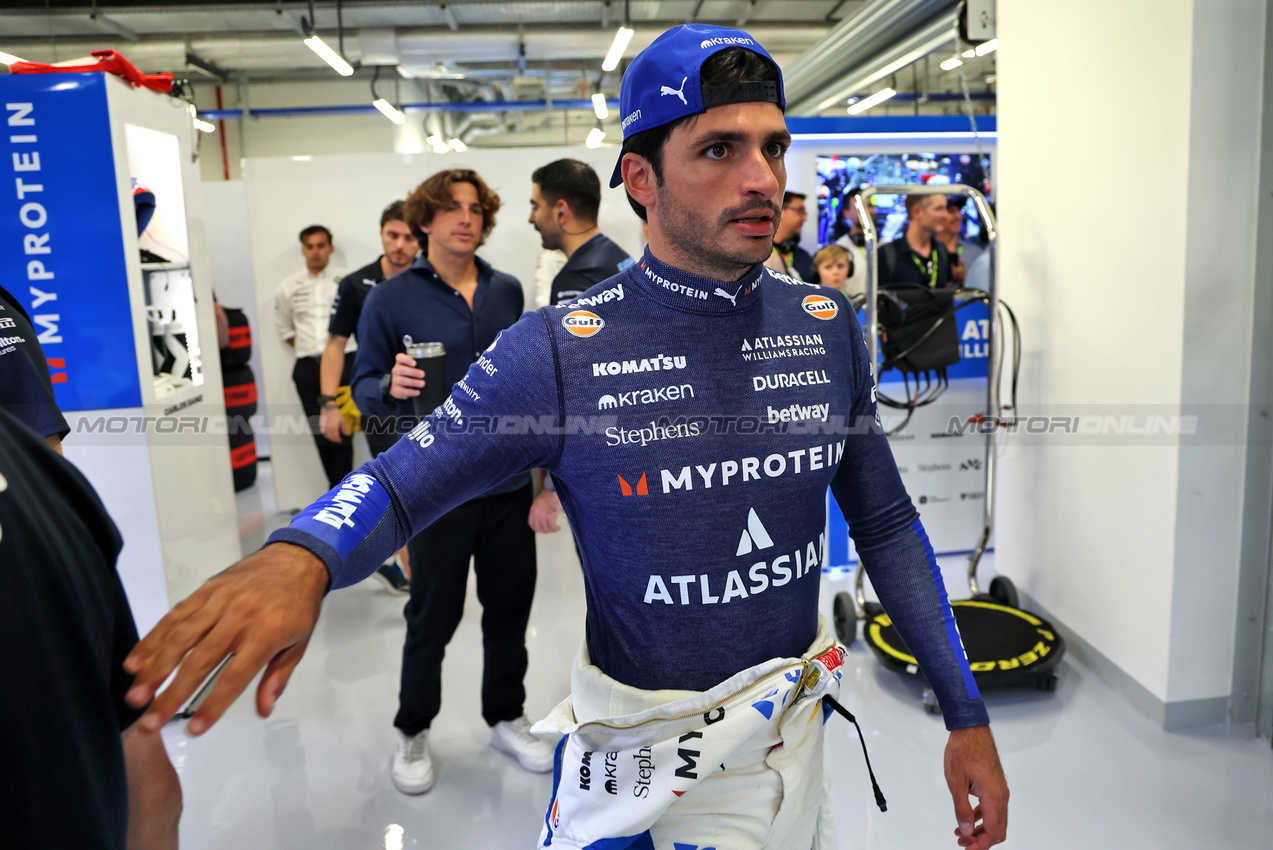 GP QATAR, Carlos Sainz (ESP) Atlassian Williams Racing.

28.11.2025 Formula 1 World Championship, Rd 23, Qatar Grand Prix, Doha, Qatar, Sprint Qualifiche Day.

- www.xpbimages.com, EMail: requests@xpbimages.com © Copyright: Batchelor / XPB Images