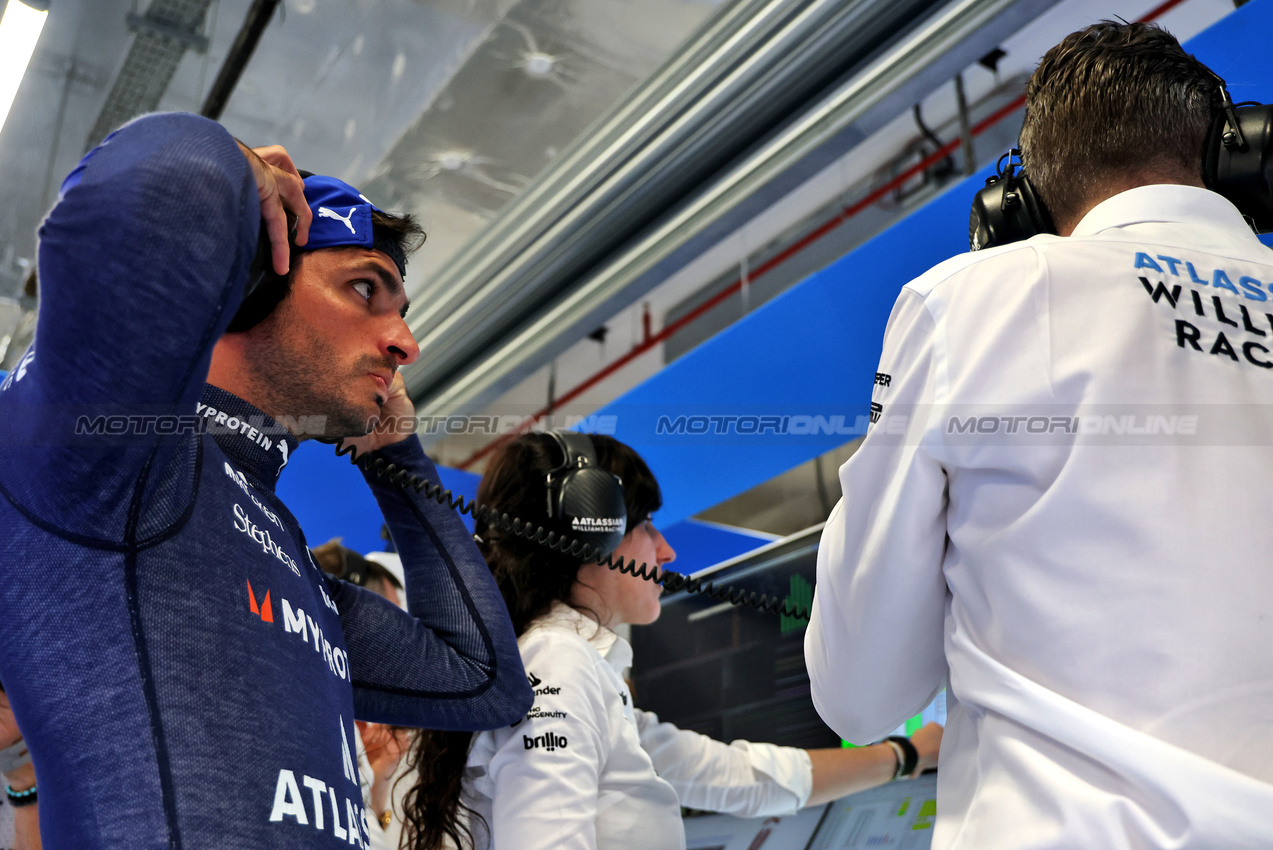 GP QATAR, Carlos Sainz (ESP) Atlassian Williams Racing.

28.11.2025 Formula 1 World Championship, Rd 23, Qatar Grand Prix, Doha, Qatar, Sprint Qualifiche Day.

- www.xpbimages.com, EMail: requests@xpbimages.com © Copyright: Batchelor / XPB Images
