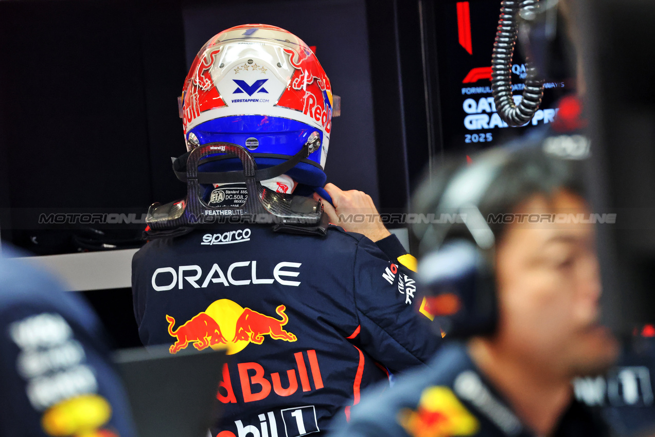 GP QATAR, Max Verstappen (NLD) Red Bull Racing.

28.11.2025 Formula 1 World Championship, Rd 23, Qatar Grand Prix, Doha, Qatar, Sprint Qualifiche Day.

- www.xpbimages.com, EMail: requests@xpbimages.com © Copyright: Batchelor / XPB Images