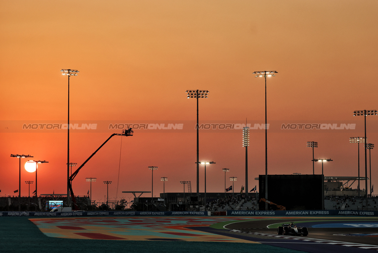GP QATAR, George Russell (GBR) Mercedes AMG F1 W16.

28.11.2025 Formula 1 World Championship, Rd 23, Qatar Grand Prix, Doha, Qatar, Sprint Qualifiche Day.

- www.xpbimages.com, EMail: requests@xpbimages.com © Copyright: Charniaux / XPB Images