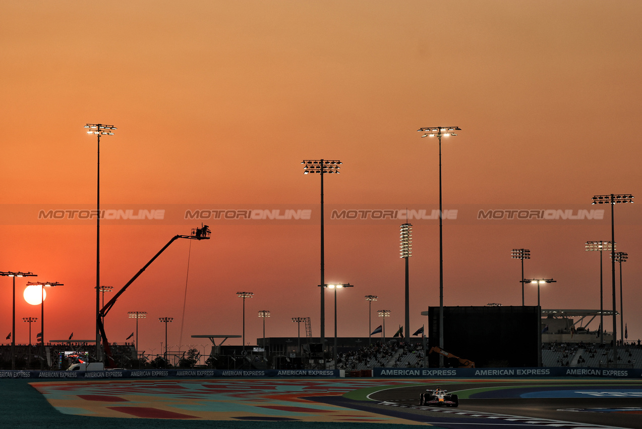 GP QATAR, Isack Hadjar (FRA) Racing Bulls VCARB 02.

28.11.2025 Formula 1 World Championship, Rd 23, Qatar Grand Prix, Doha, Qatar, Sprint Qualifiche Day.

- www.xpbimages.com, EMail: requests@xpbimages.com © Copyright: Charniaux / XPB Images