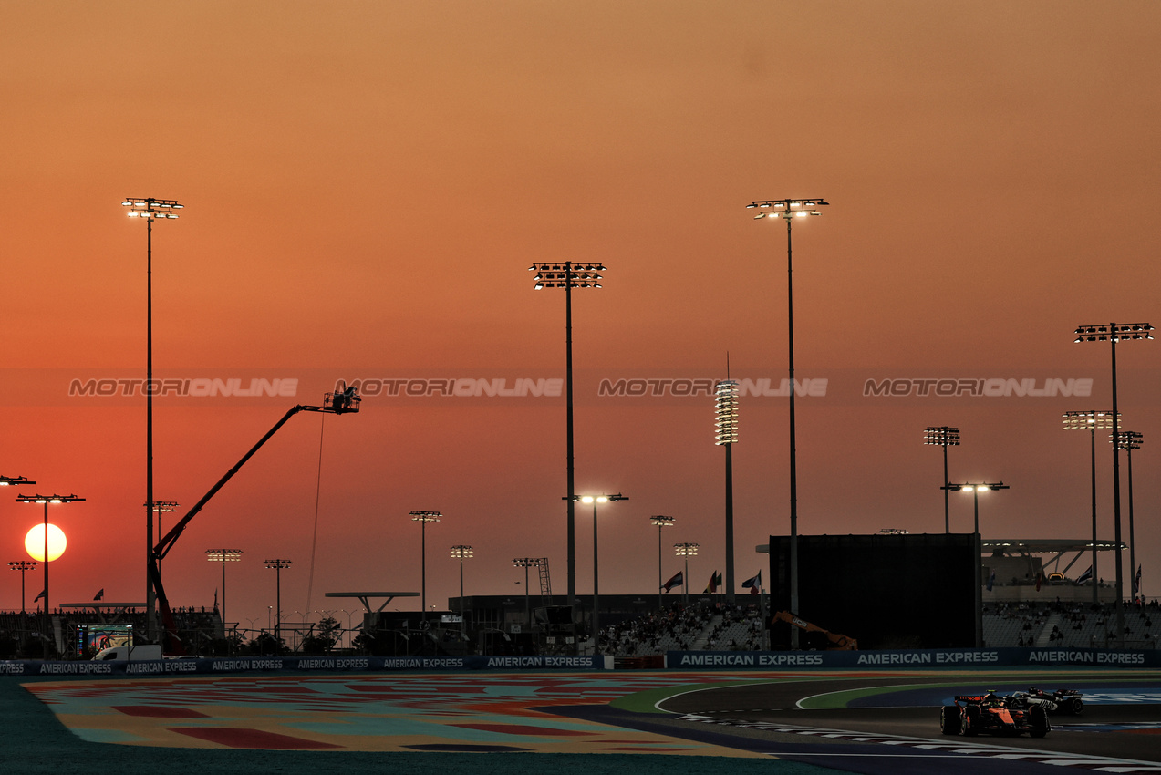 GP QATAR, Lando Norris (GBR) McLaren MCL39.

28.11.2025 Formula 1 World Championship, Rd 23, Qatar Grand Prix, Doha, Qatar, Sprint Qualifiche Day.

- www.xpbimages.com, EMail: requests@xpbimages.com © Copyright: Charniaux / XPB Images