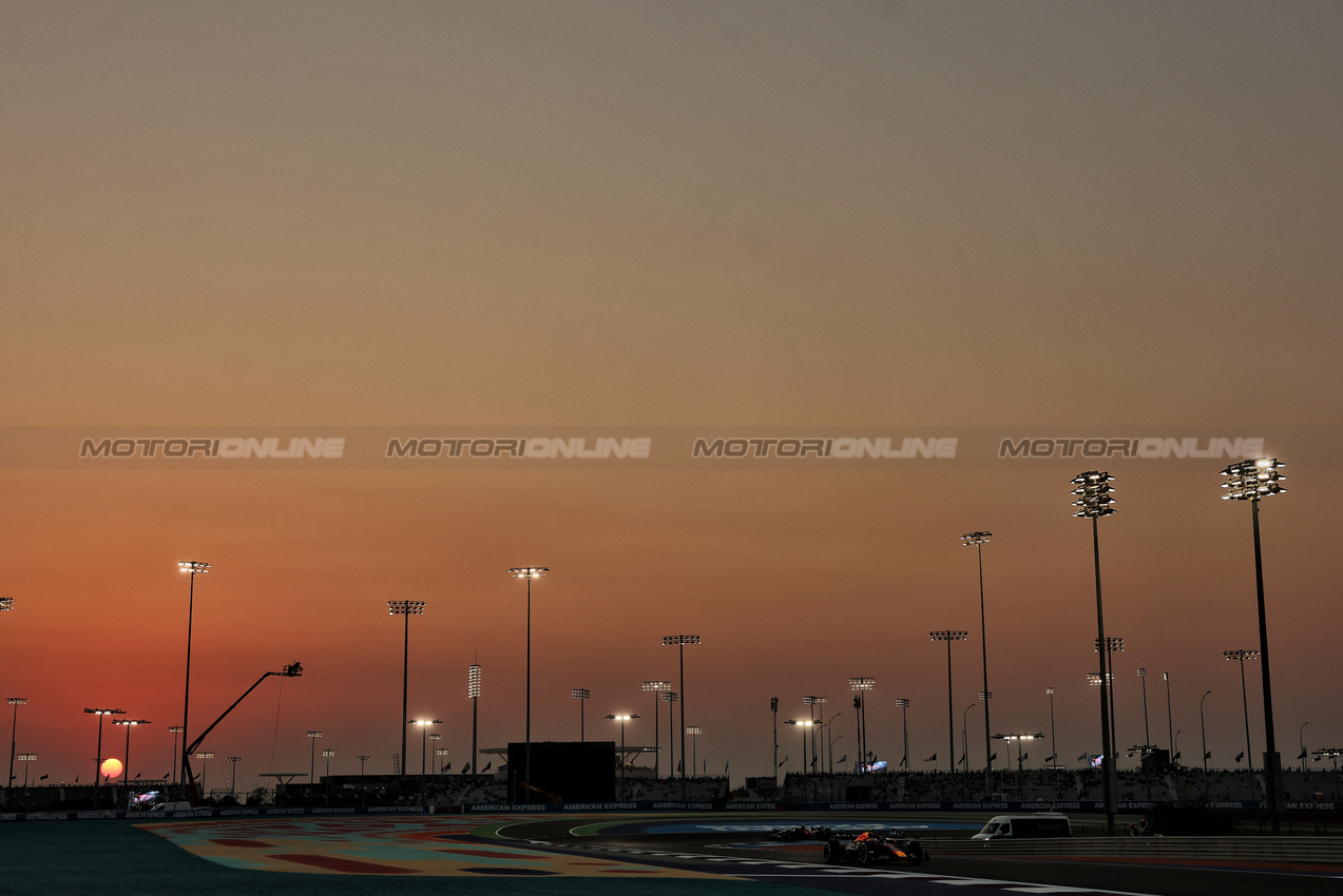 GP QATAR, Yuki Tsunoda (JPN) Red Bull Racing RB21.

28.11.2025 Formula 1 World Championship, Rd 23, Qatar Grand Prix, Doha, Qatar, Sprint Qualifiche Day.

- www.xpbimages.com, EMail: requests@xpbimages.com © Copyright: Charniaux / XPB Images