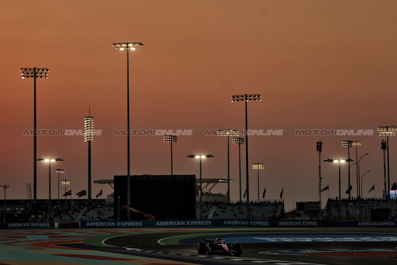 GP QATAR, Pierre Gasly (FRA) Alpine F1 Team A525.

28.11.2025 Formula 1 World Championship, Rd 23, Qatar Grand Prix, Doha, Qatar, Sprint Qualifiche Day.

- www.xpbimages.com, EMail: requests@xpbimages.com © Copyright: Charniaux / XPB Images