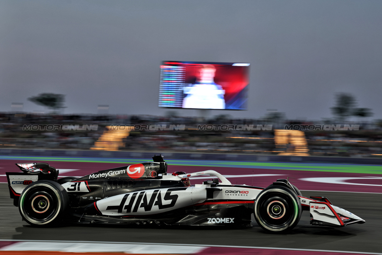 GP QATAR, Esteban Ocon (FRA) Haas VF-25.
28.11.2025 Formula 1 World Championship, Rd 23, Qatar Grand Prix, Doha, Qatar, Sprint Qualifiche Day.
- www.xpbimages.com, EMail: requests@xpbimages.com © Copyright: Batchelor / XPB Images