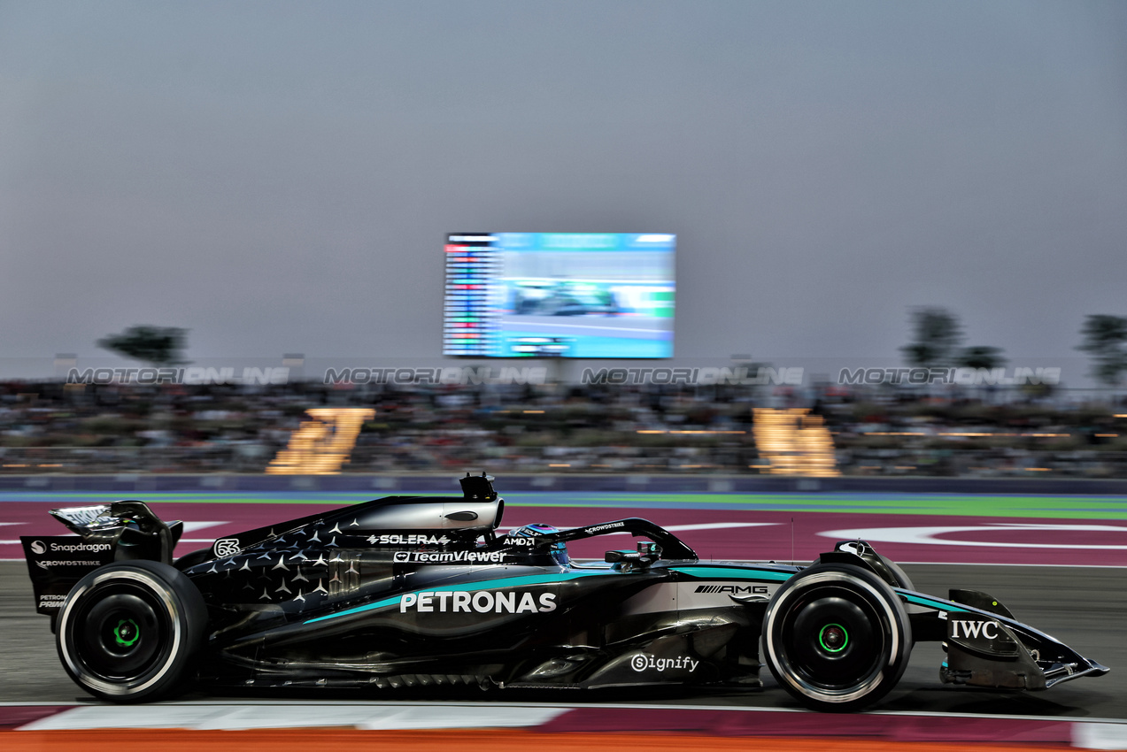 GP QATAR, George Russell (GBR) Mercedes AMG F1 W16.

28.11.2025 Formula 1 World Championship, Rd 23, Qatar Grand Prix, Doha, Qatar, Sprint Qualifiche Day.

- www.xpbimages.com, EMail: requests@xpbimages.com © Copyright: Batchelor / XPB Images