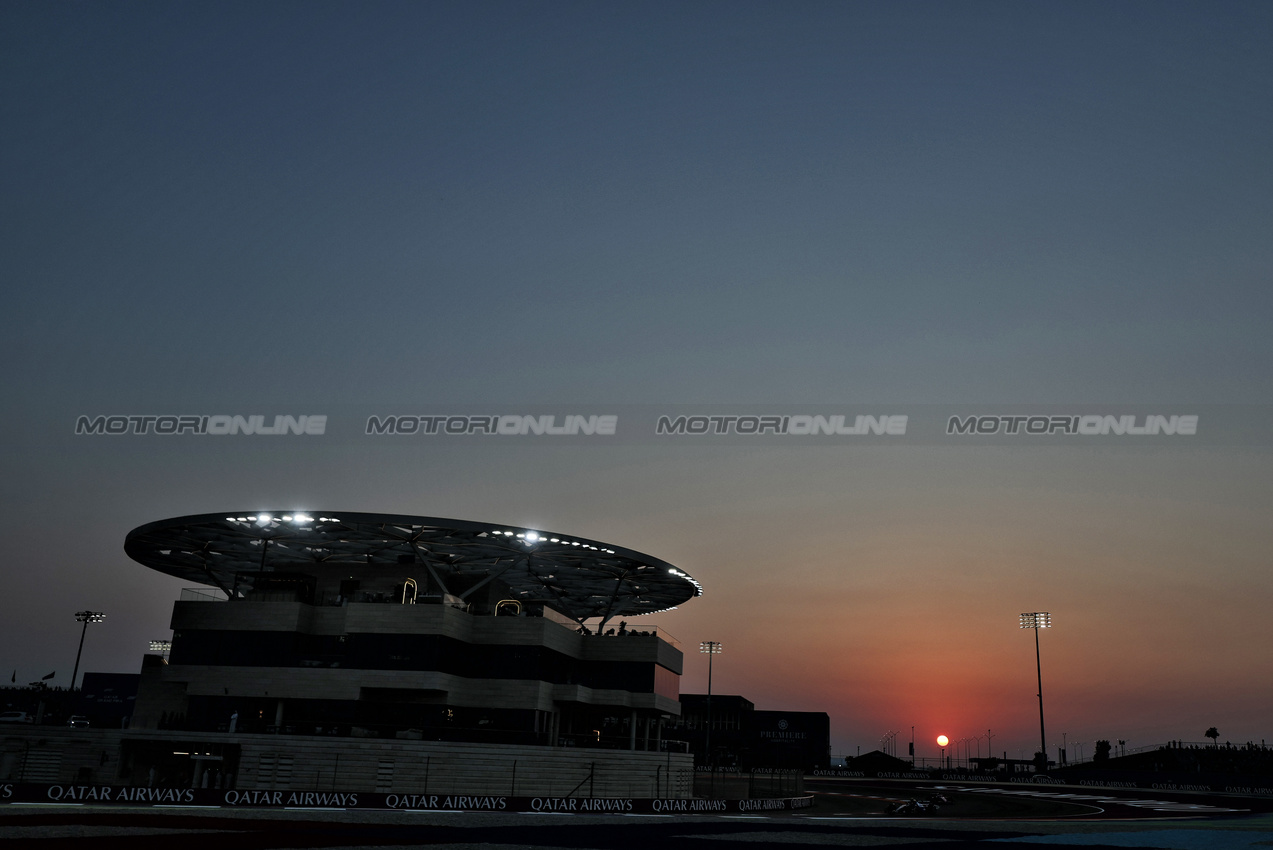 GP QATAR, Andrea Kimi Antonelli (ITA) Mercedes AMG F1 W16.
28.11.2025 Formula 1 World Championship, Rd 23, Qatar Grand Prix, Doha, Qatar, Sprint Qualifiche Day.
- www.xpbimages.com, EMail: requests@xpbimages.com © Copyright: Moy / XPB Images
